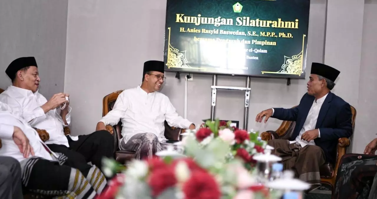 KH Uwais Al Qarni Berharap Santri Mendukung Anies dalam Pilpres 2024 untuk Membawa Agama ke Istana