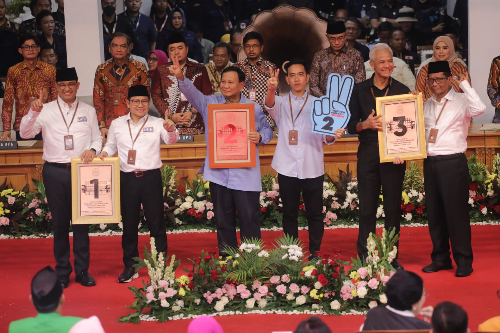 Survei dari Polling Institute Menunjukkan Prabowo-Gibran Memimpin, Diikuti oleh AMIN dan Ganjar-Mahfud