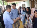 Gerindra Bagi-bagi Makanan dan Susu Gratis kepada Ibu-ibu dan Anak-anak di Makassar dalam Kampanye Prabowo-Gibran