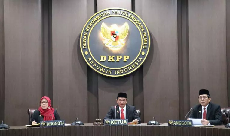 Gibran Menerima Pencalonan, Tim Pembela Demokrasi Indonesia 2.0 Mendesak DKPP Untuk Memecat Komisioner KPU