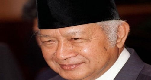 Caleg Golkar Didesak Untuk Menampilkan Foto Soeharto di Materi Kampanye