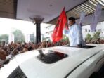 Parade Perkusi dan Tarian Sambut Kehadiran Prabowo di Bandung