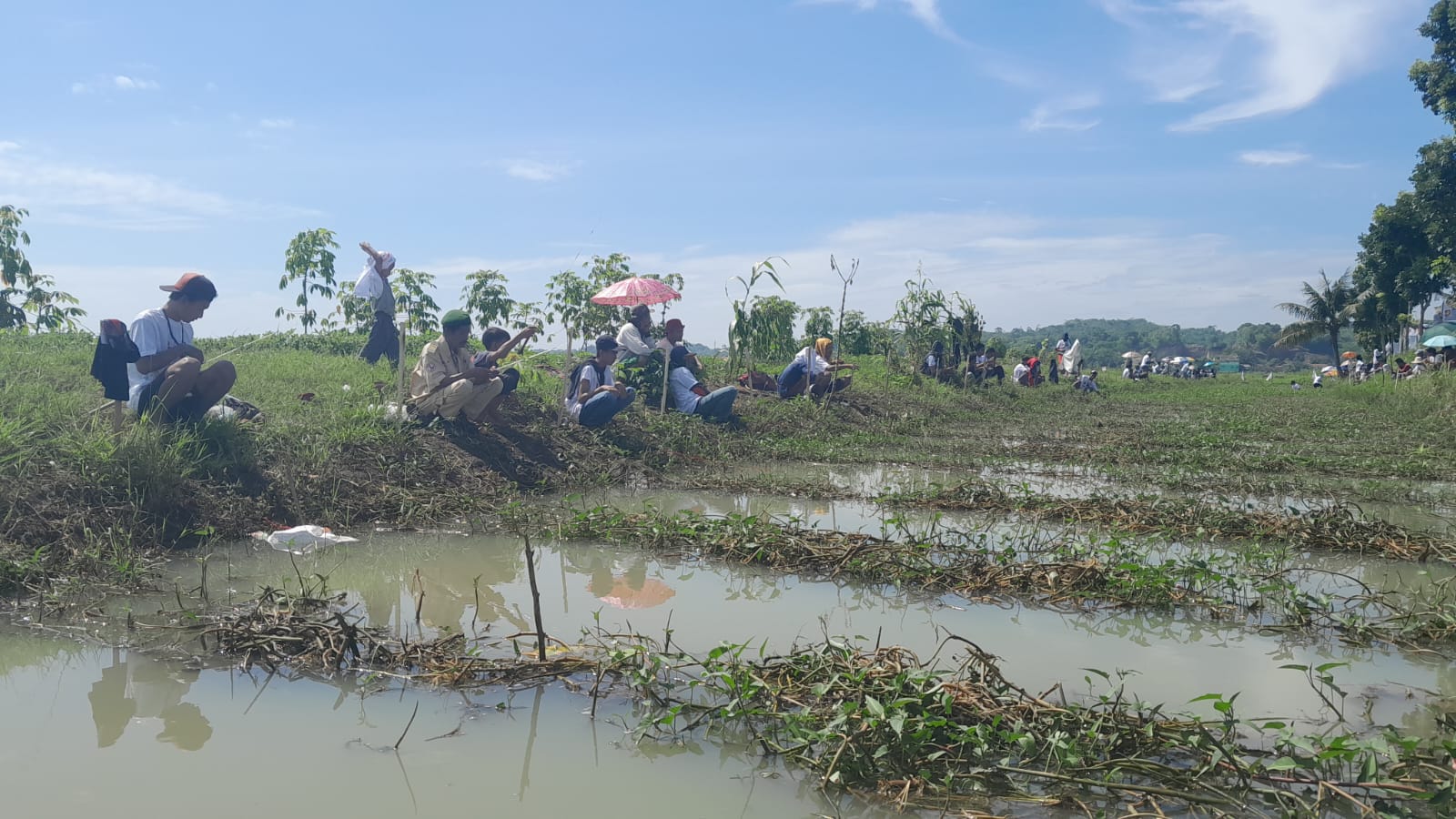 Rokhmat Ardiyan, Caleg DPR RI Dapil Jabar X, Memukau Dengan Suara Merdu di Acara Mancing Mania di Pangandaran