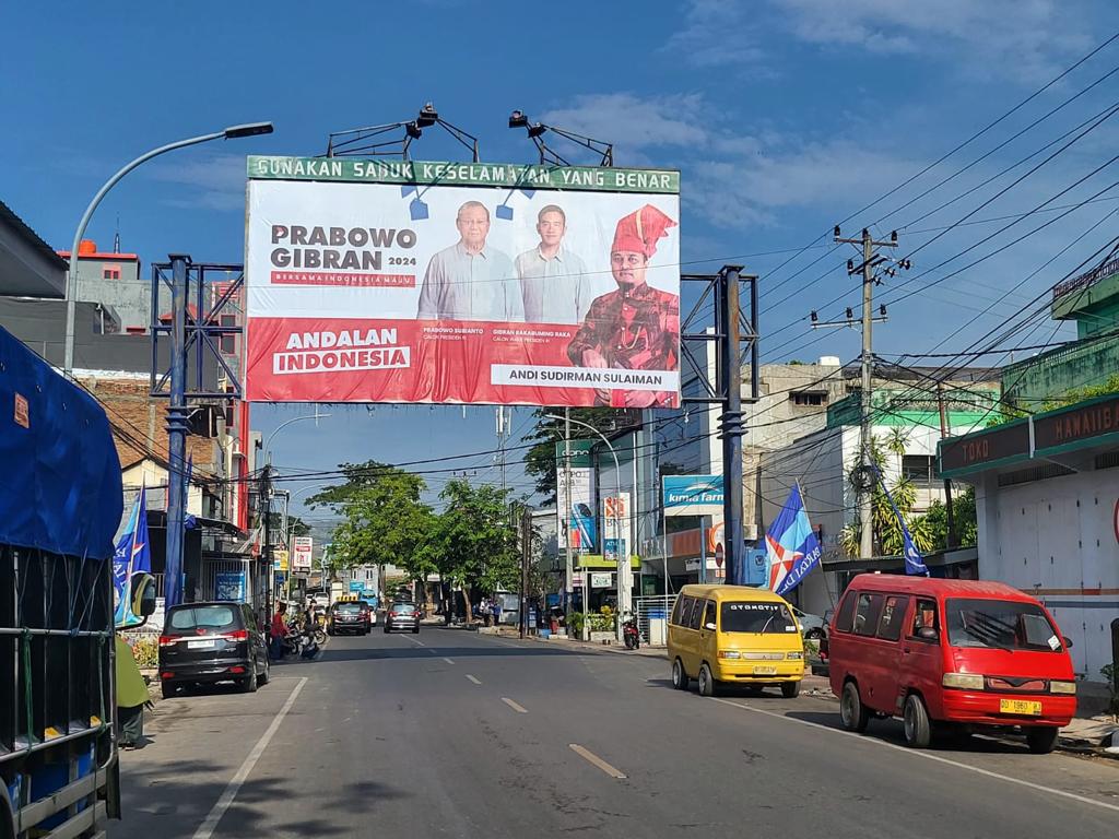 Baliho Andi Sudirman Memenuhi Jalan Poros di Sulsel, Mendukung Prabowo-Gibran di Pilpres