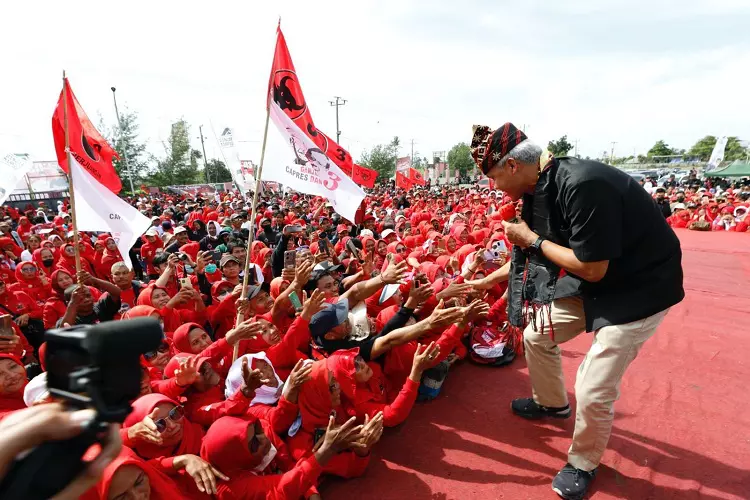 Ganjar Pranowo Memaparkan Program Unggulan Kesehatan dan Pendidikan dalam Kampanye di Lampung