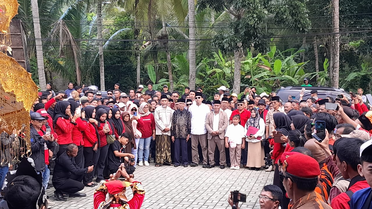 Ribuan Warga Mendukung Dadang Solihat Sebagai Calon Bupati Pangandaran