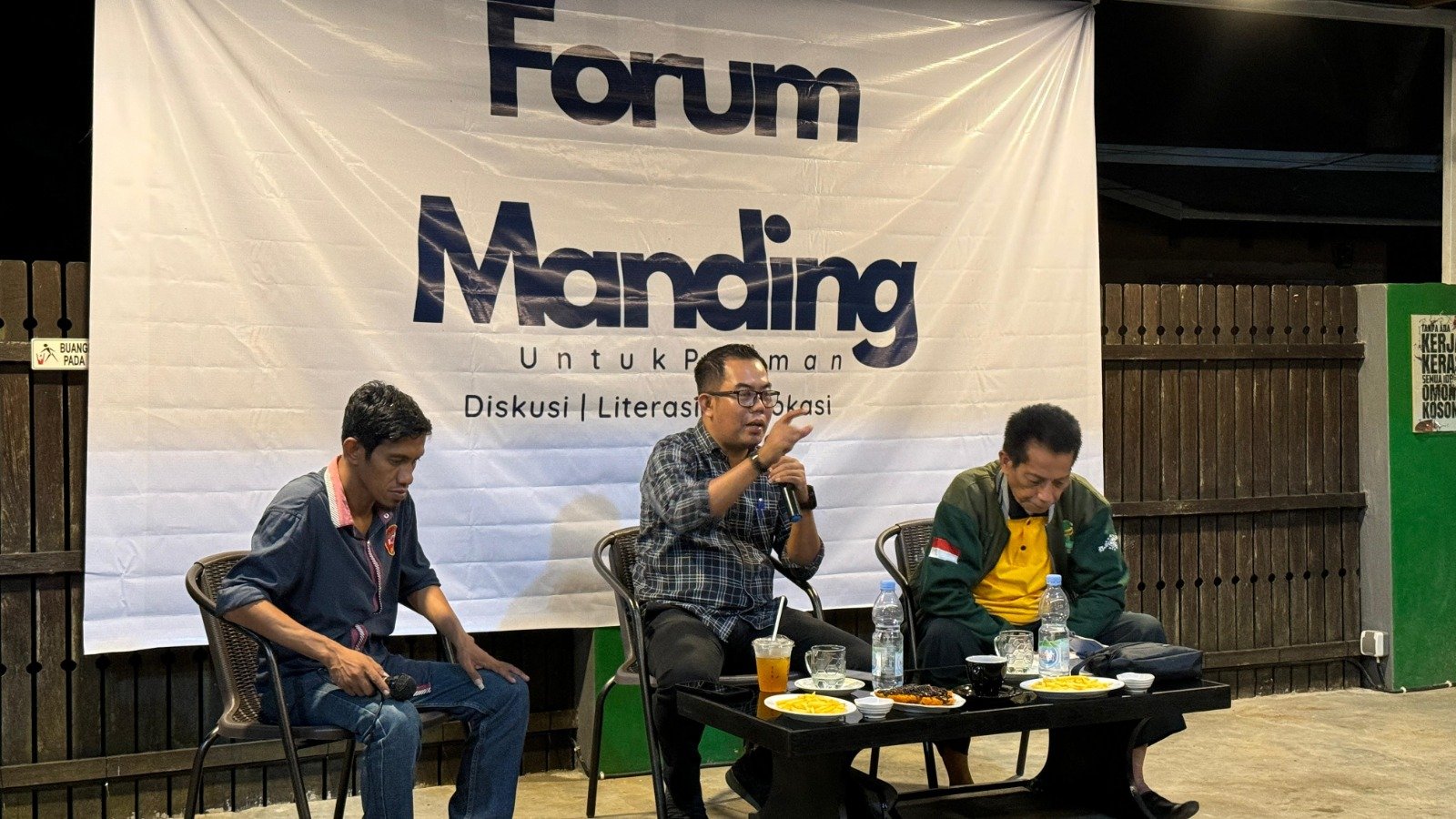 Diskusi Forum Manding: Pemimpin Polman Lebih Unggul Jika Berasal dari Lokal