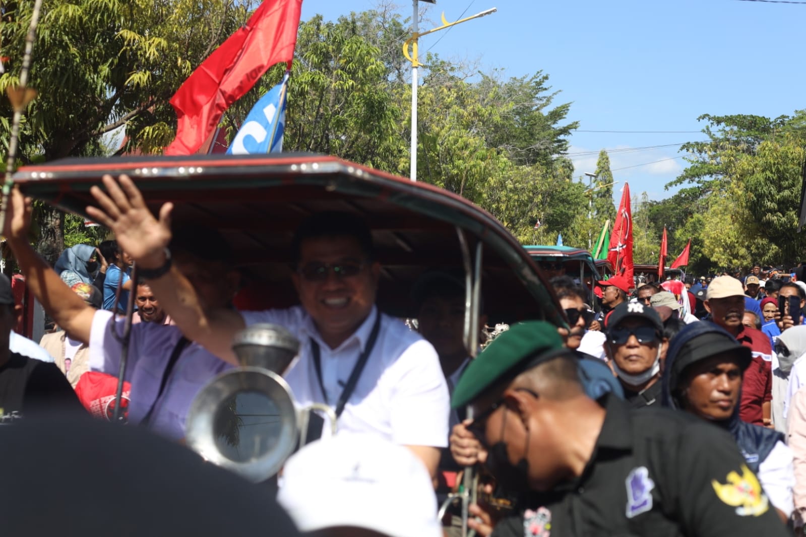 Ribuan Relawan Menyebabkan Kemacetan di Jalan, BESTI Meminta Maaf