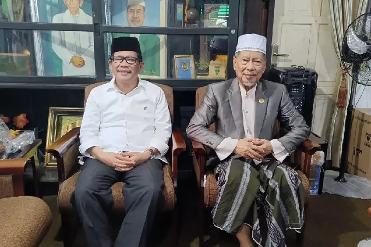 Azhar Arsyad Memohon Restu Pimpinan Pondok Pesantren DDI Mangkoso, Anregurutta Farid Wajdi