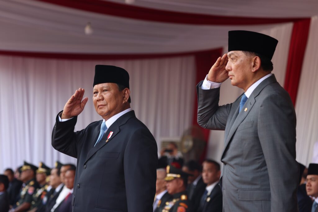 Enthusiastic Crowds Greet Prabowo Subianto and Defense Minister Sjafrie as They Ride Maung Following Handover Ceremony