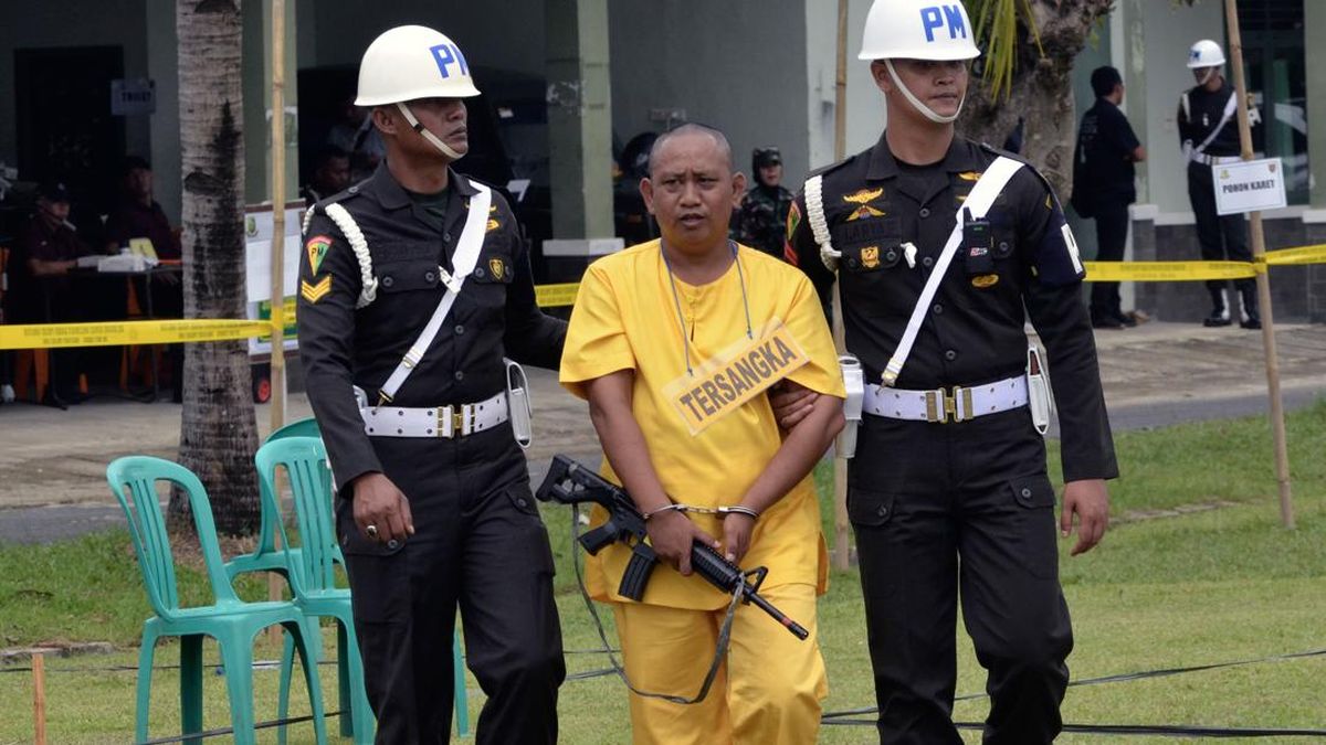 rekonstruksi-kasus-penembakan-polisi-way-kanan-lampung-1745147962506_169.jpeg
