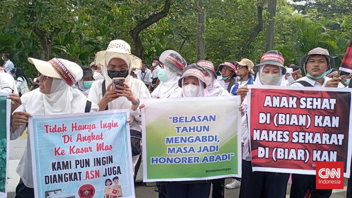 demo-di-patung-kuda-nakes-honorer-minta-diangkat-jadi-asn-2_169.jpeg