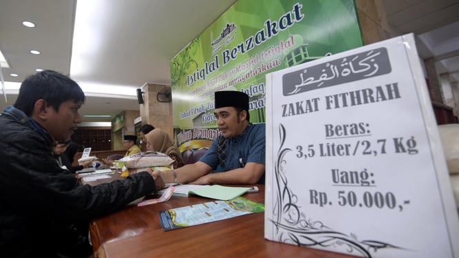 594e71a882081-zakat-fitrah-di-masjid-istiqlal_665_374.jpg