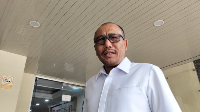 68087a27e48cc-kombes-wira-sebut-anak-buahnya-masih-buru-4-anggota-grib-buron-yang-bakar-mobil-polisi.jpeg